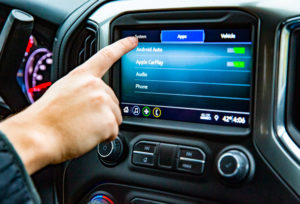 Silverado-Apple-CarPlay-Android-Auto