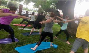 mindful-detroit-scripps-park-yoga