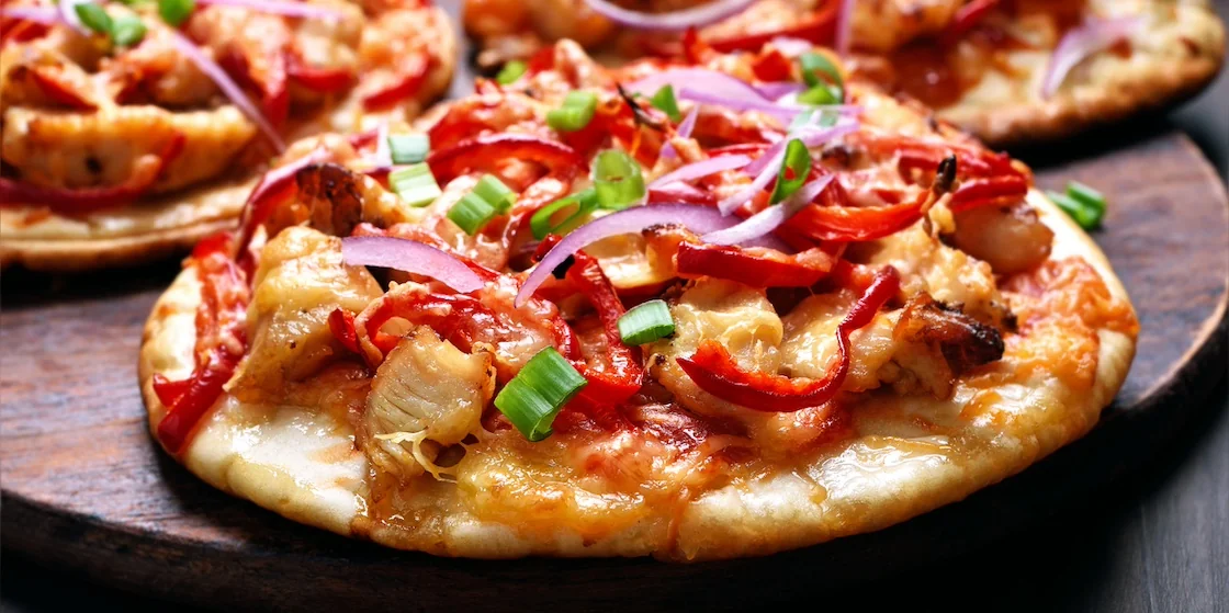 Meat naan pizza with chicken and vegetables