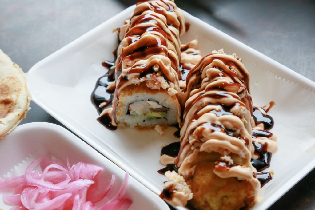 Taqueria y Cenaduria Triángulo Dorado- sushi roll