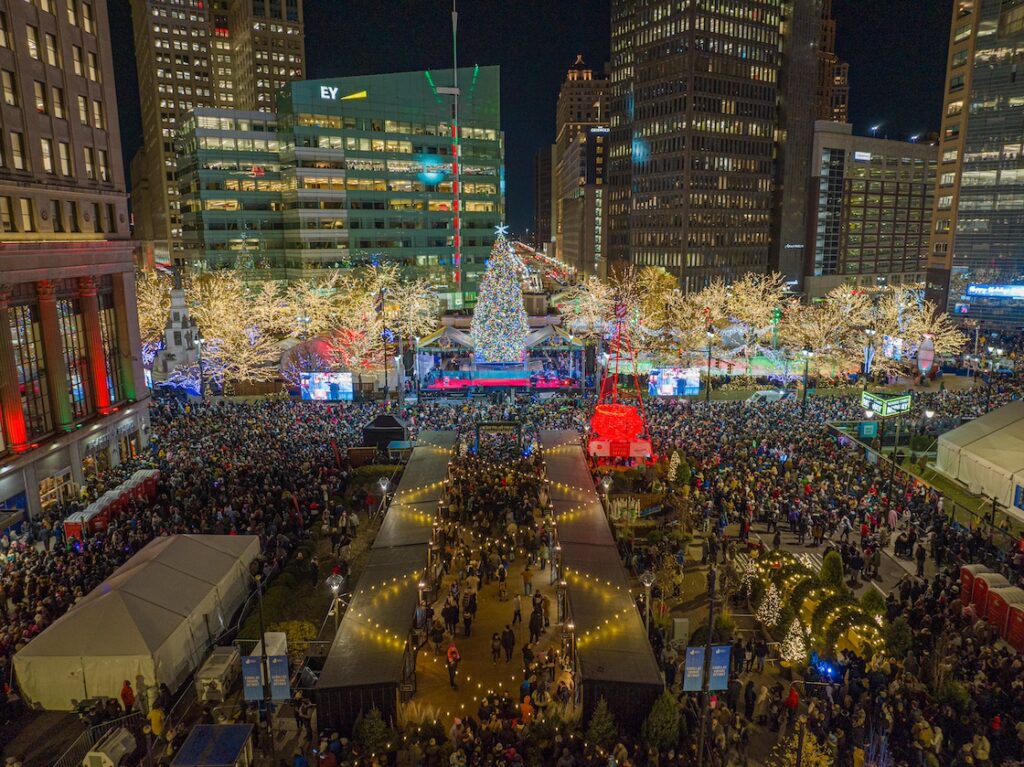 detroit tree lighting