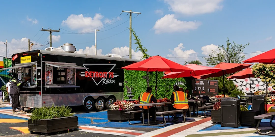 detroit 75 kitchen food truck set up