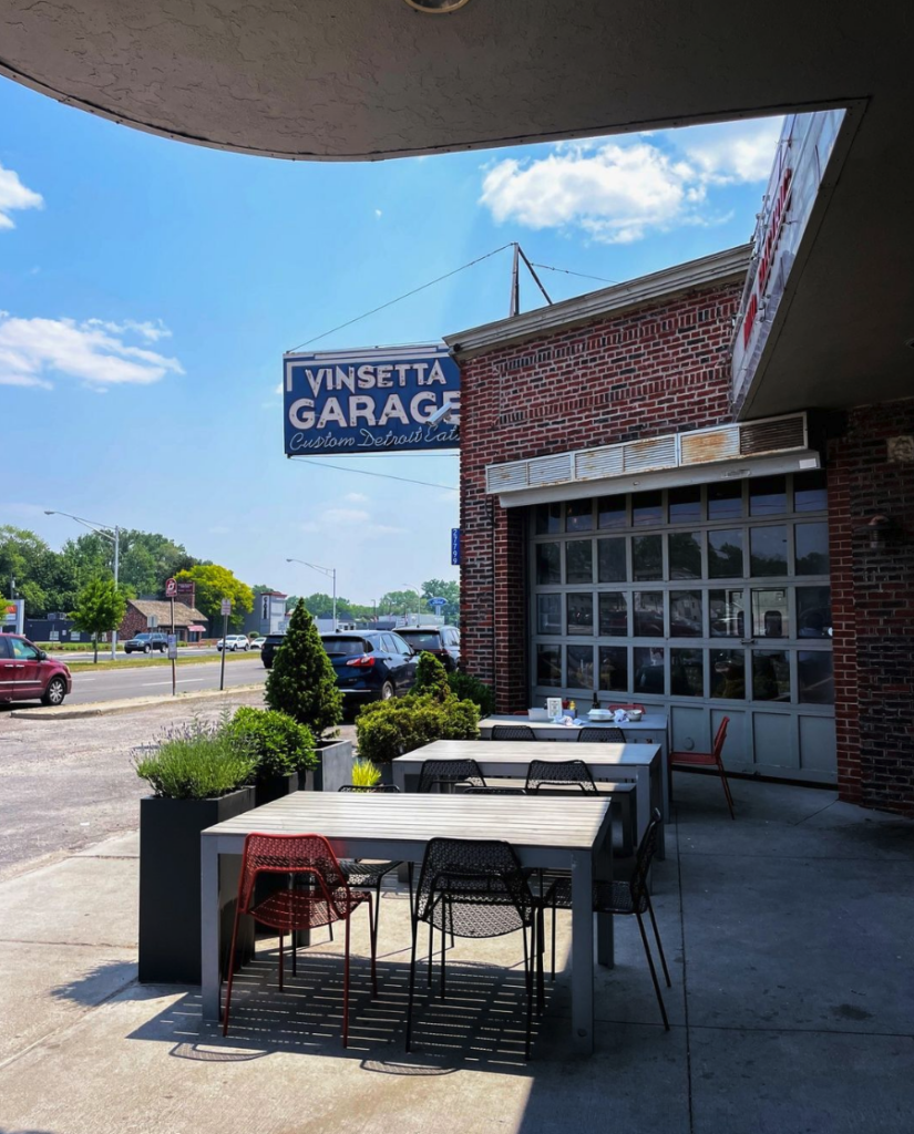 Side view of VIinsetta Garage patio