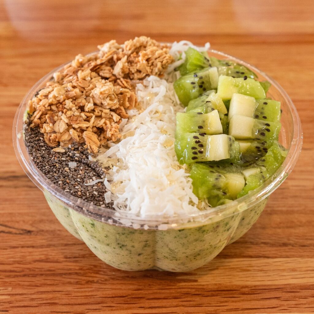 green smoothie bowl from trap vegan with kiwi coconut and granola