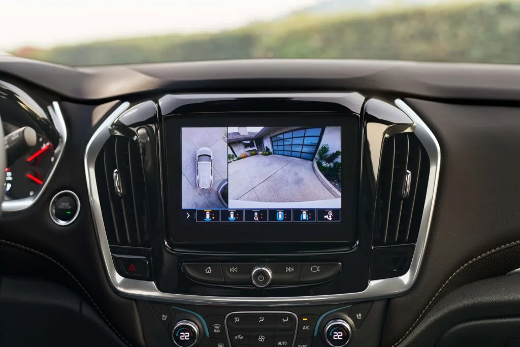 Traverse backup camera view from infotainment screen