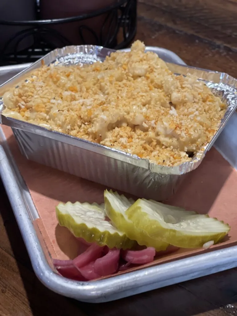 k-blocks bbq mac and cheese tray