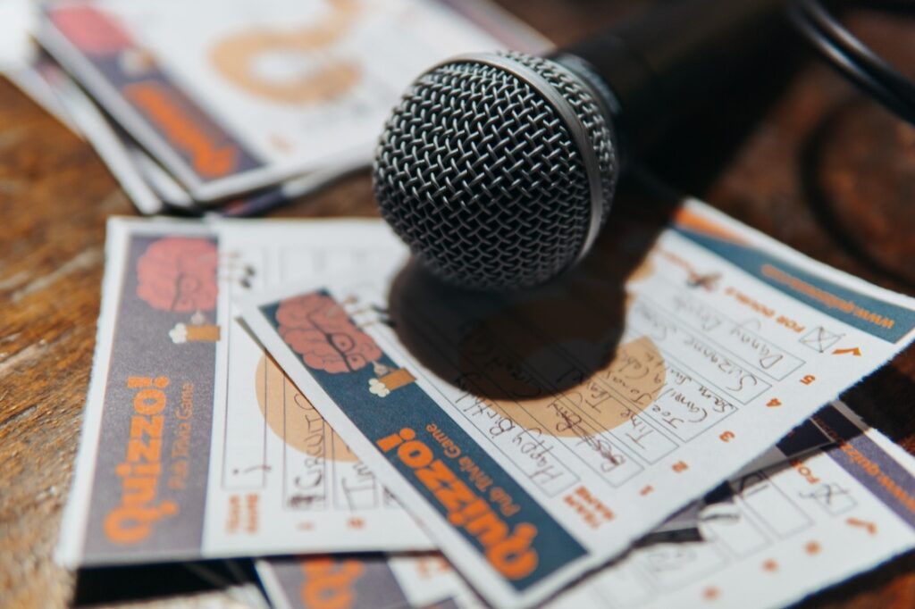 microphone and quizzo trivia participant sheets