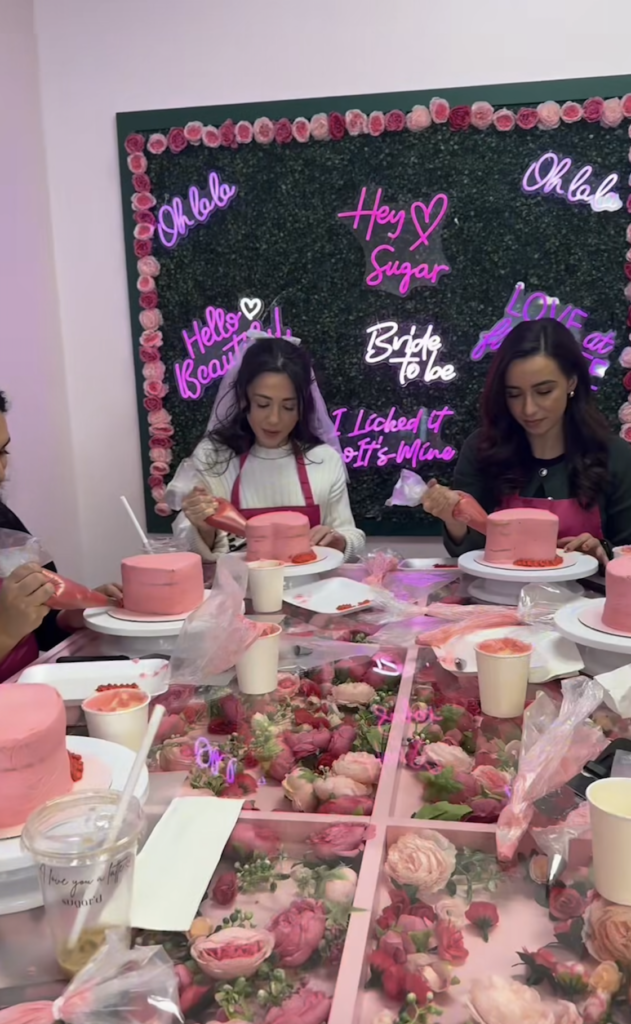 Sugar'D Bakery cake decorating class participants