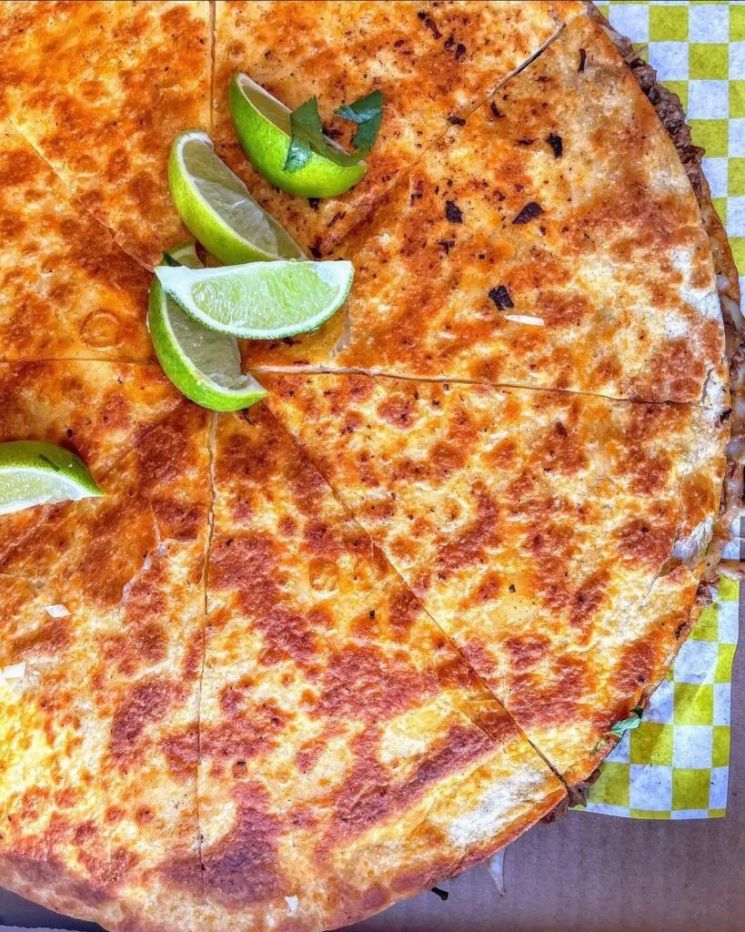 que pasa taqueria pizzadilla