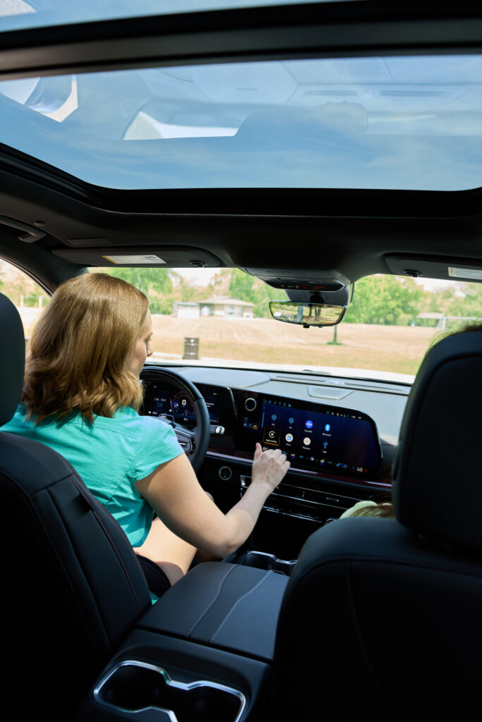 2024 traverse panoramic sunroof