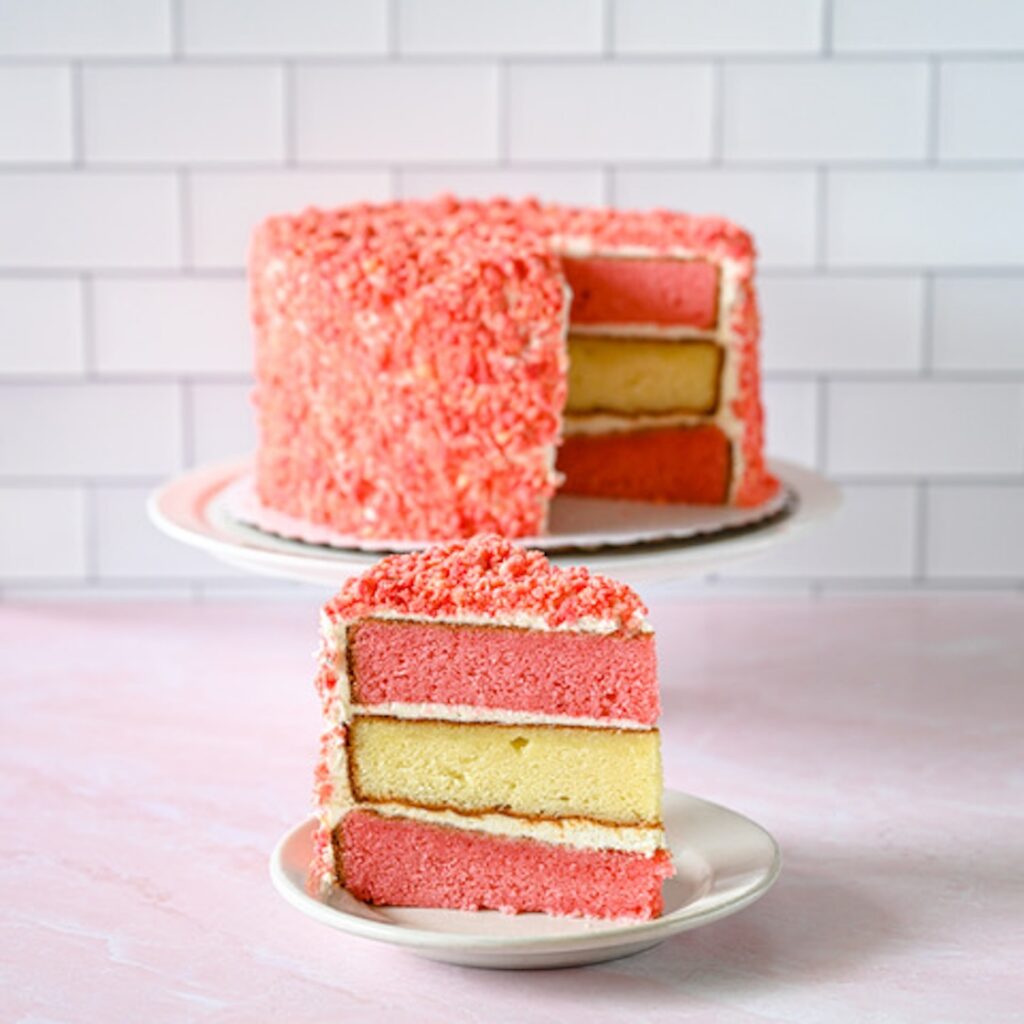 Avenue of Fashion's Good Cakes and Bakes strawberry crunch cake